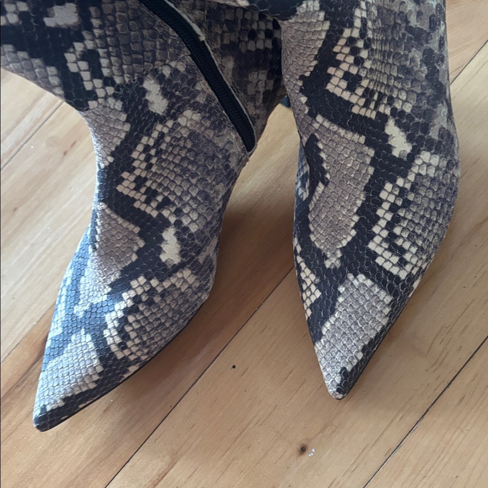 Snakeskin Kitten heel leather Boots - Picture 7 of 7